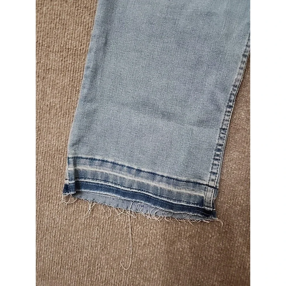 Lee Legendary Mid Rise Capri Jeans Womens 18 Light Blue Raw Hem Stretch NEW - Picture 4 of 11